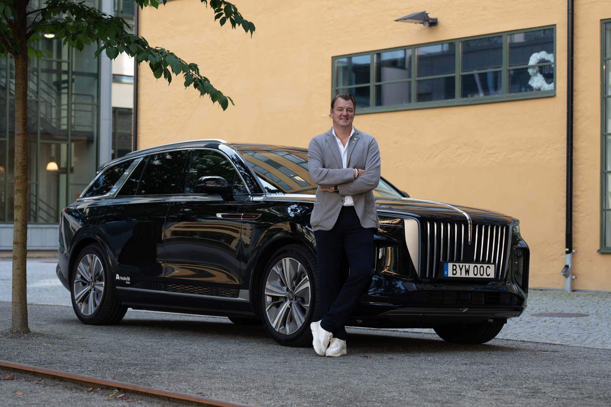 Mathias Svensson om sin nya el-suv: ”Barnen älskar verkligen bilen”
