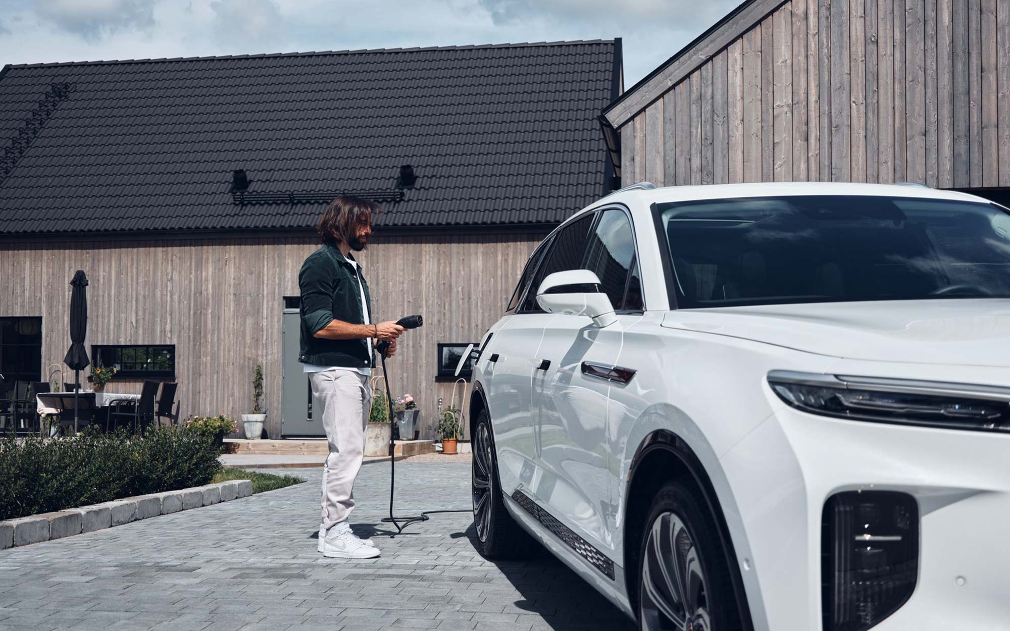 Stor, stark och kraftfull – lyxig el-SUV utan kompromisser
